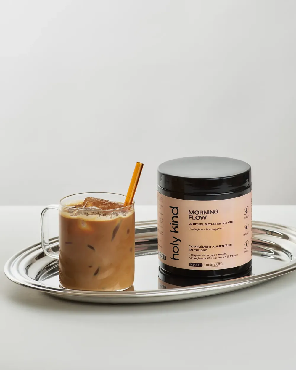 Morning Flow avec un café glacé sur plateau